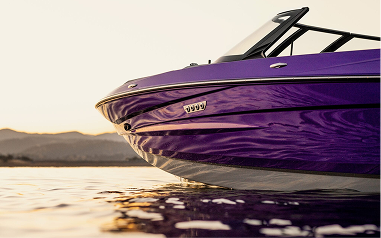 Glossy boat hull and gelcoat finish after fiberglass repair